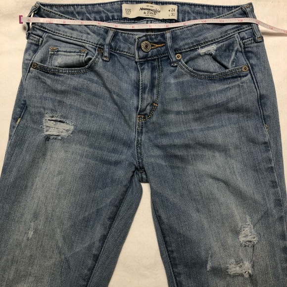 Abercrombie & Fitch Women's Jeans Distressed 24x31 - Picture 2 of 4